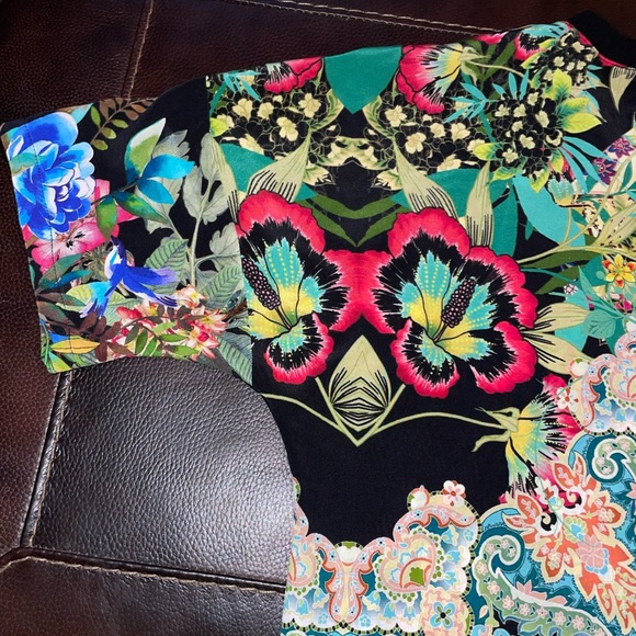 Johnny Was 100% Sill Black Floral Crewneck Short Sleeved Tee - Picture 13 of 16